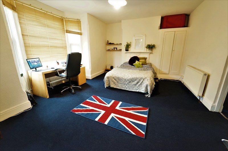 Property photo 3 of 6 Bedroom