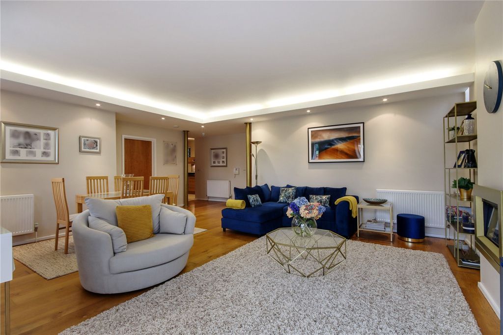 Property photo 3 of 12 Sitting/Dining Room