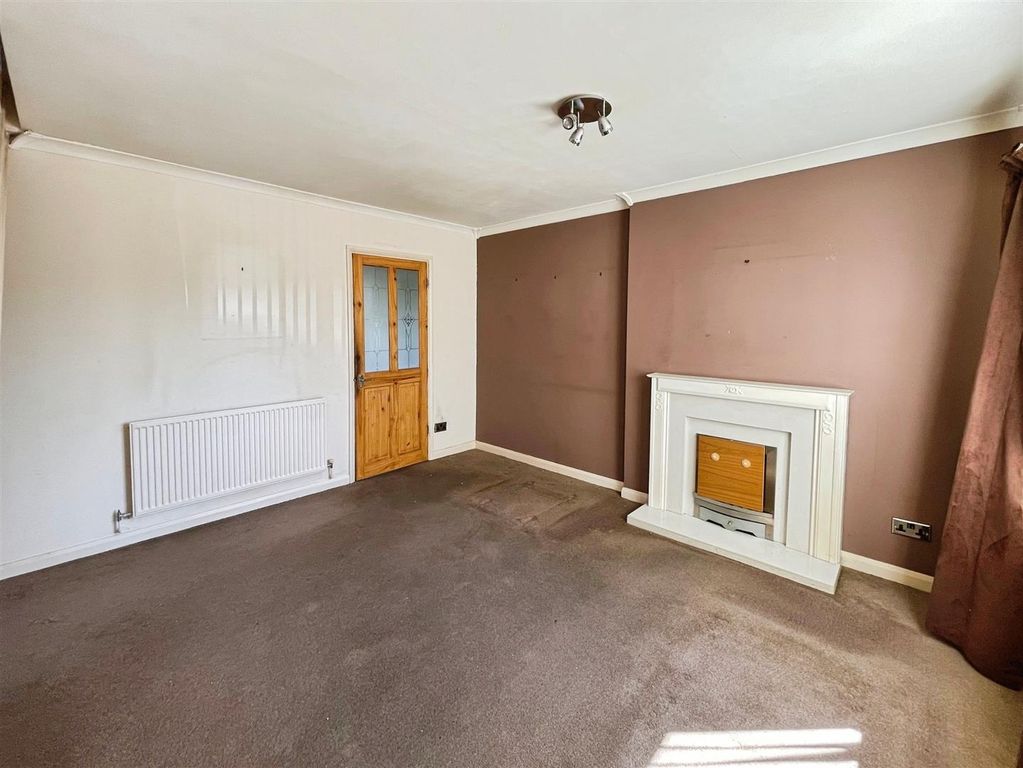 Property photo 2 of 17 Living Room