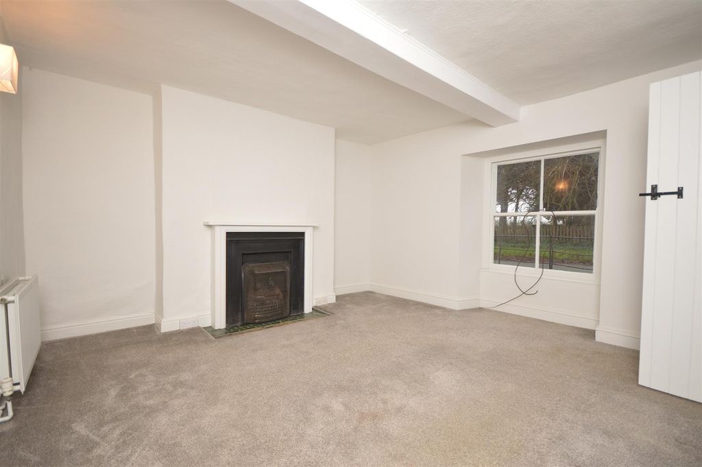 Property photo 3 of 11 Dining Room