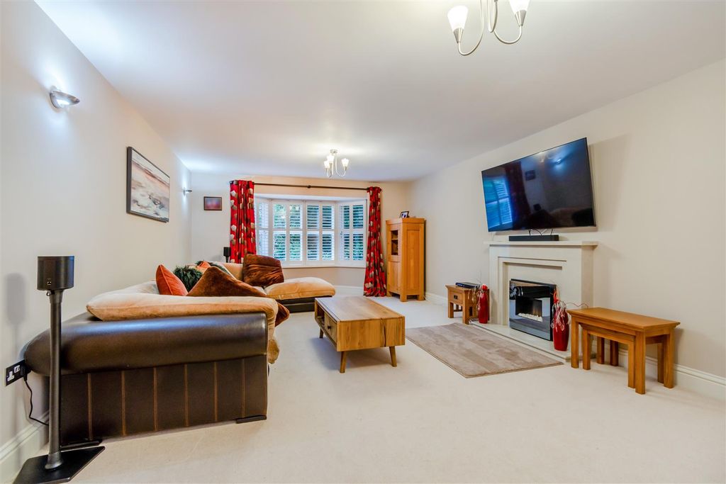 Property photo 3 of 62 8617454-Interior40.Jpg