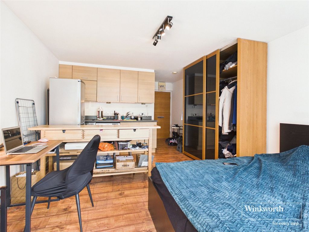 Property photo 3 of 6 Living Room