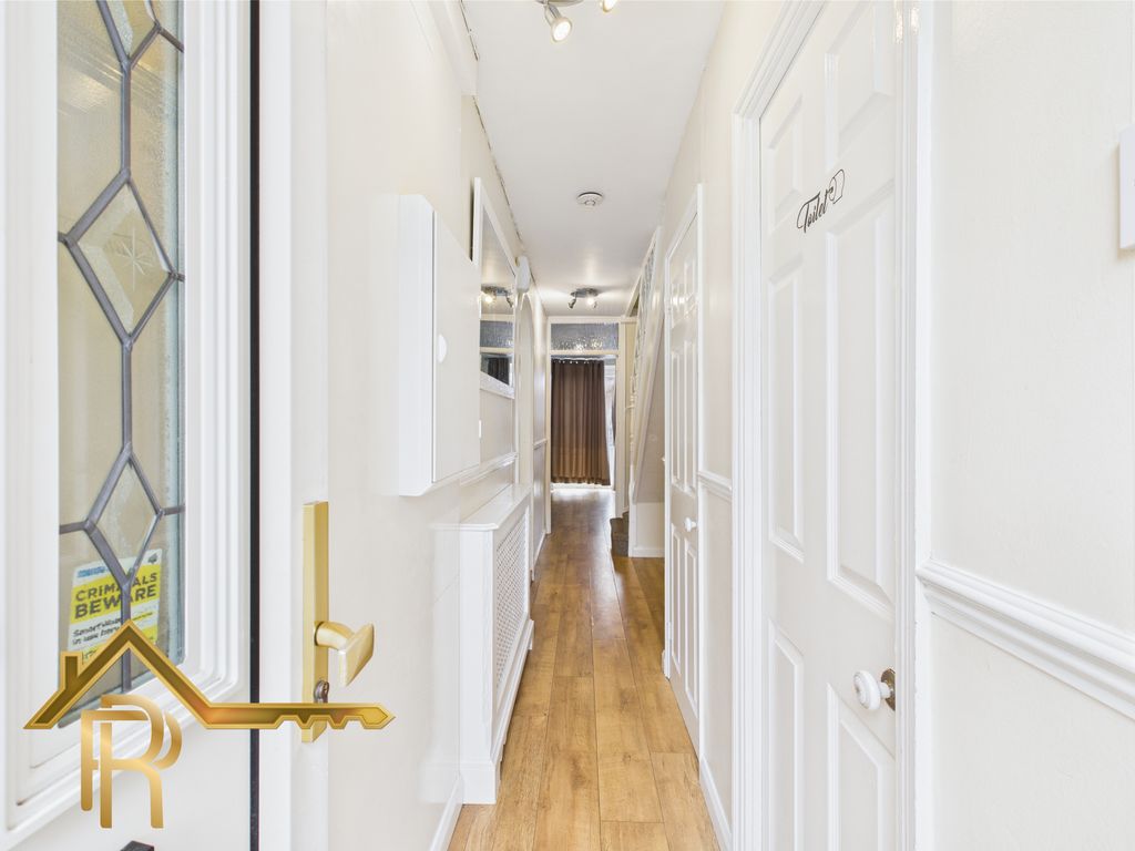 Property photo 1 of 18 Entrance