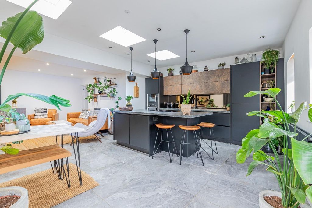 Property photo 1 of 21 Kitchen Dining