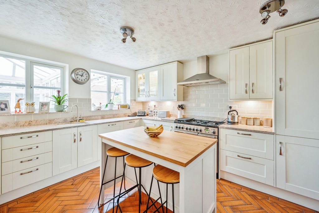Property photo 1 of 19 Kitchen