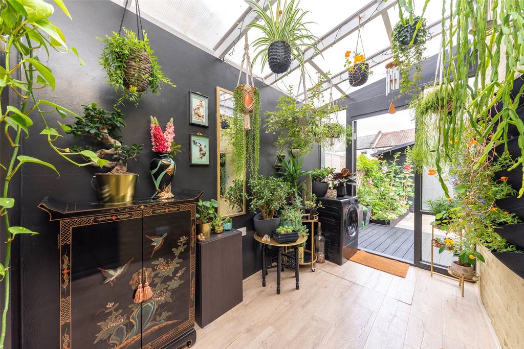 Property photo 2 of 24 Picture No. 14