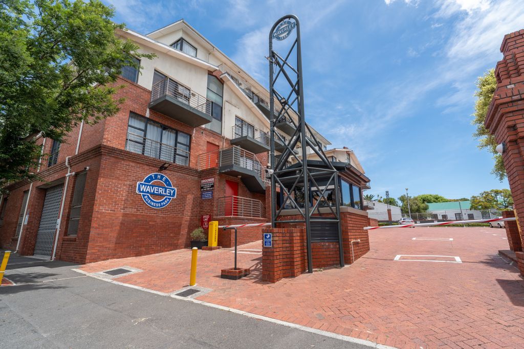 Property photo 1 of 44 Kw1685193