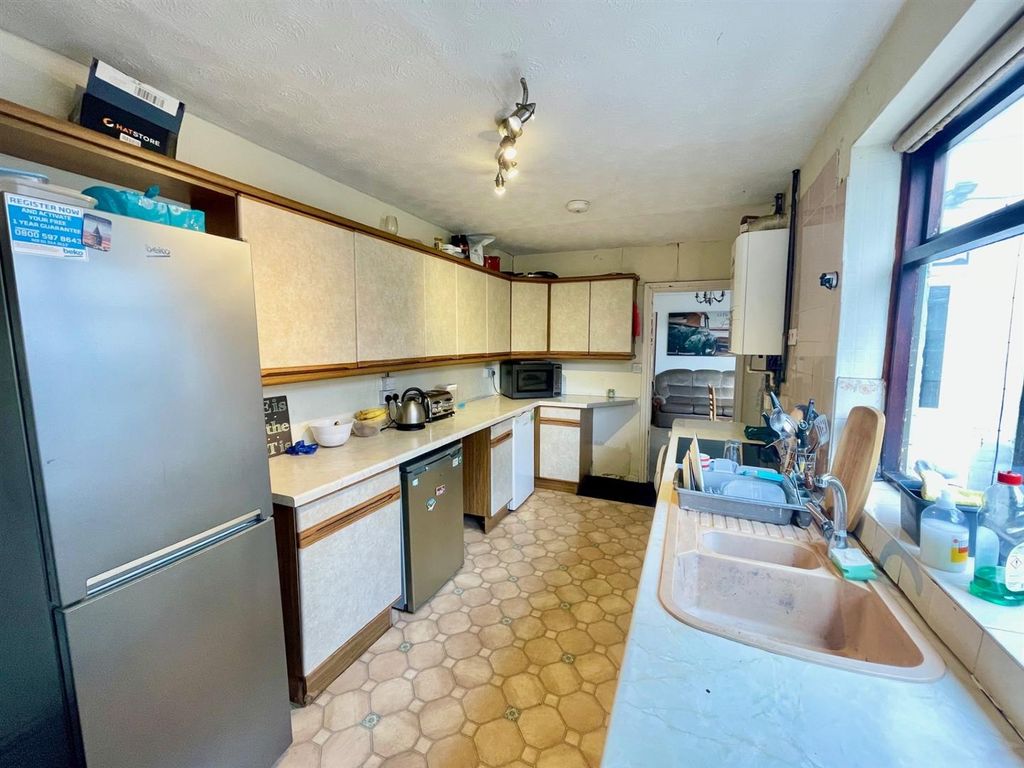 Property photo 2 of 13 Kitchen 2.Jpg