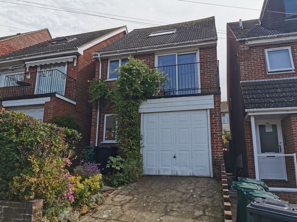 Property photo 1 of 10 Double Bedroom In A Shared Five Bedroom House