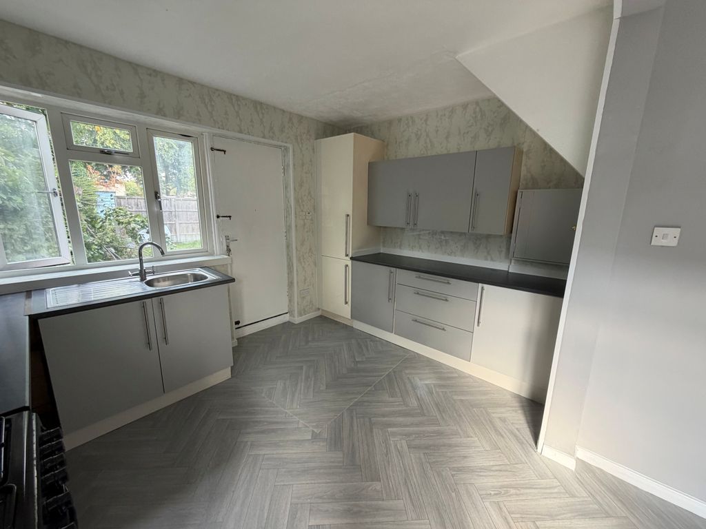 Property photo 3 of 11 Kitchen 2