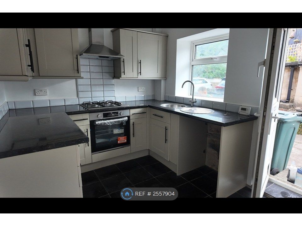 Property photo 2 of 9 Kitchen