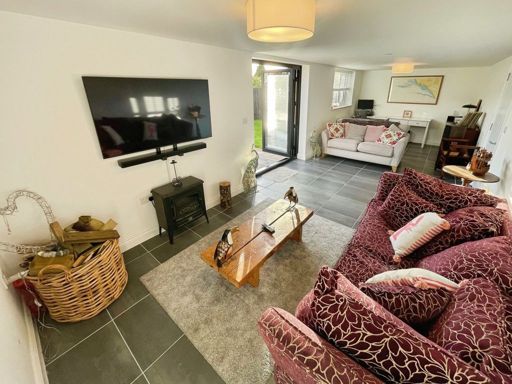 Property photo 2 of 32