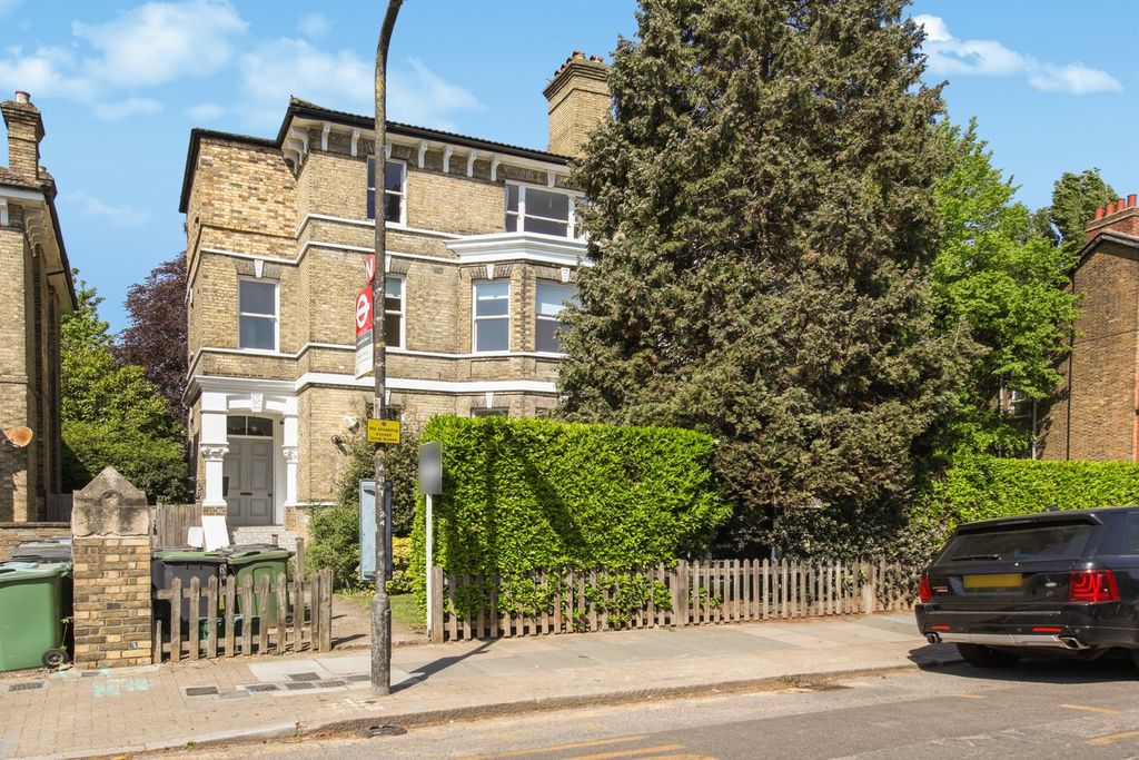 Property photo 1 of 9