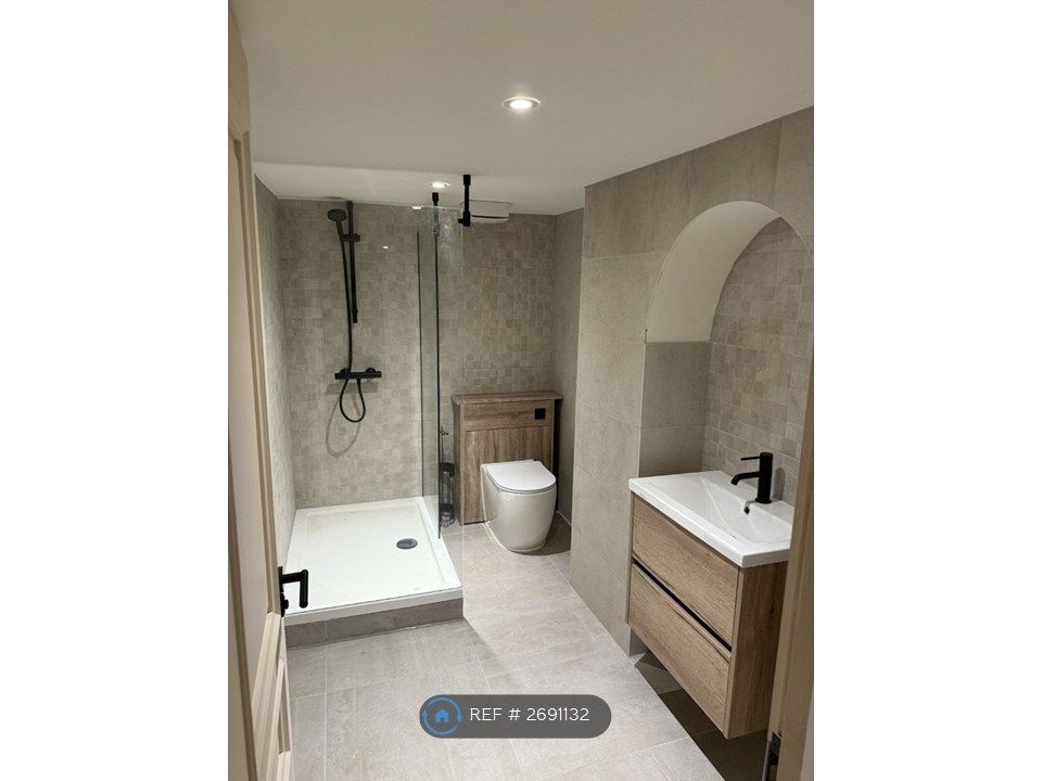 Property photo 2 of 10 Main Bathroom