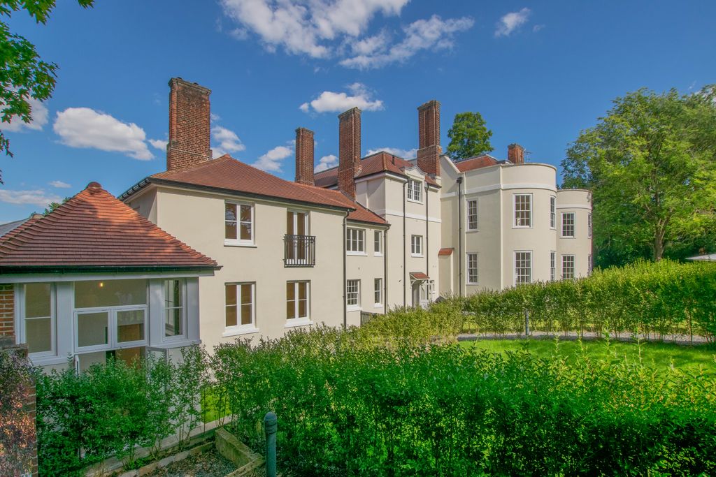 Property photo 1 of 40