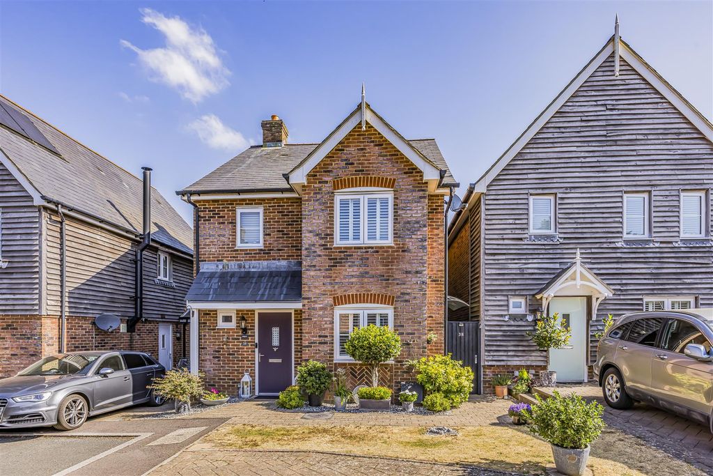 Property photo 1 of 22 38 Trafalgar Rise, Clanfield-Porticomarketing-Sold