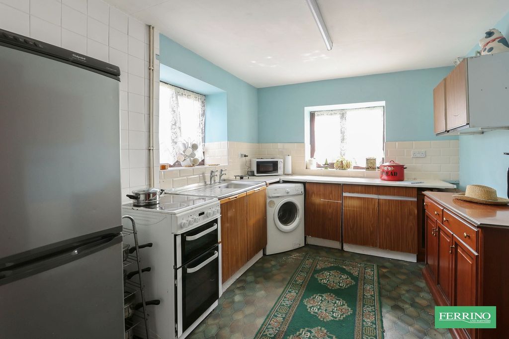 Property photo 3 of 16 Kitchen