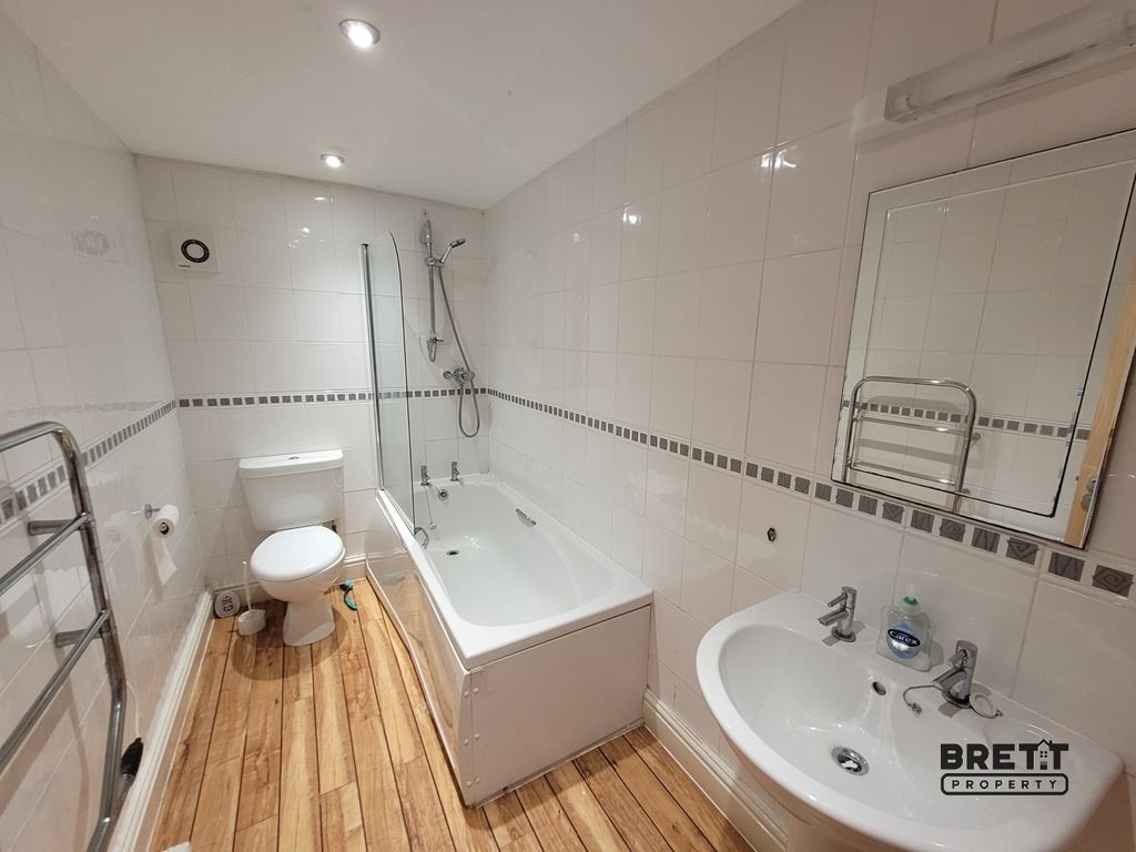 Additional image 4 of 6 bed flat for sale4 Victoria Road, Milford Haven, Pembrokeshire. SA73