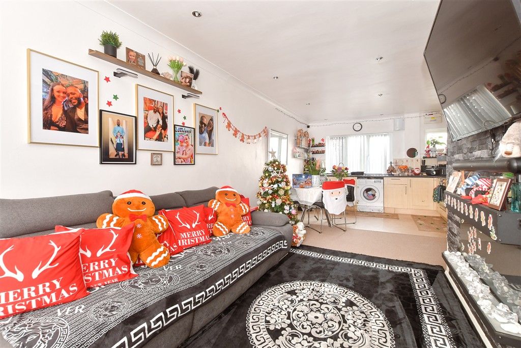 Property photo 1 of 7 Lounge/ Kitchen/ Diner