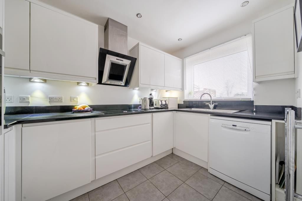 Property photo 3 of 19 Kitchen