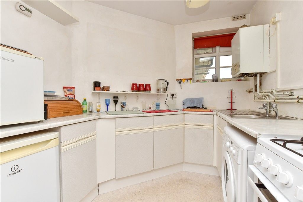 Property photo 3 of 7 Kitchen