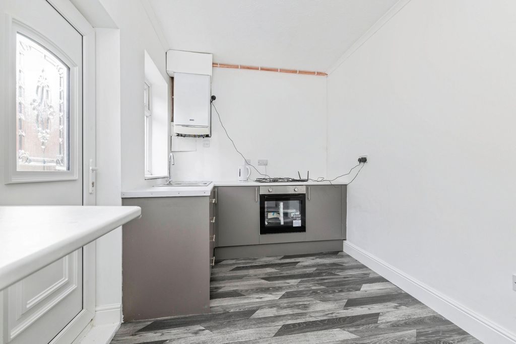 Property photo 3 of 12 Pbox-Img.Jpg
