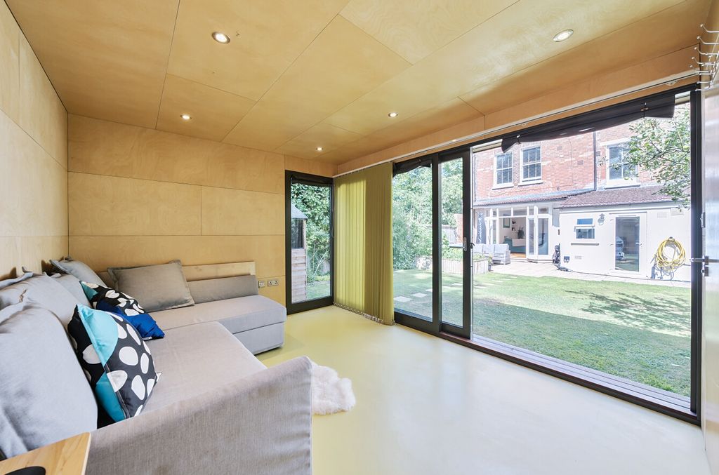 Property photo 2 of 20 1319214-4-6867F89...