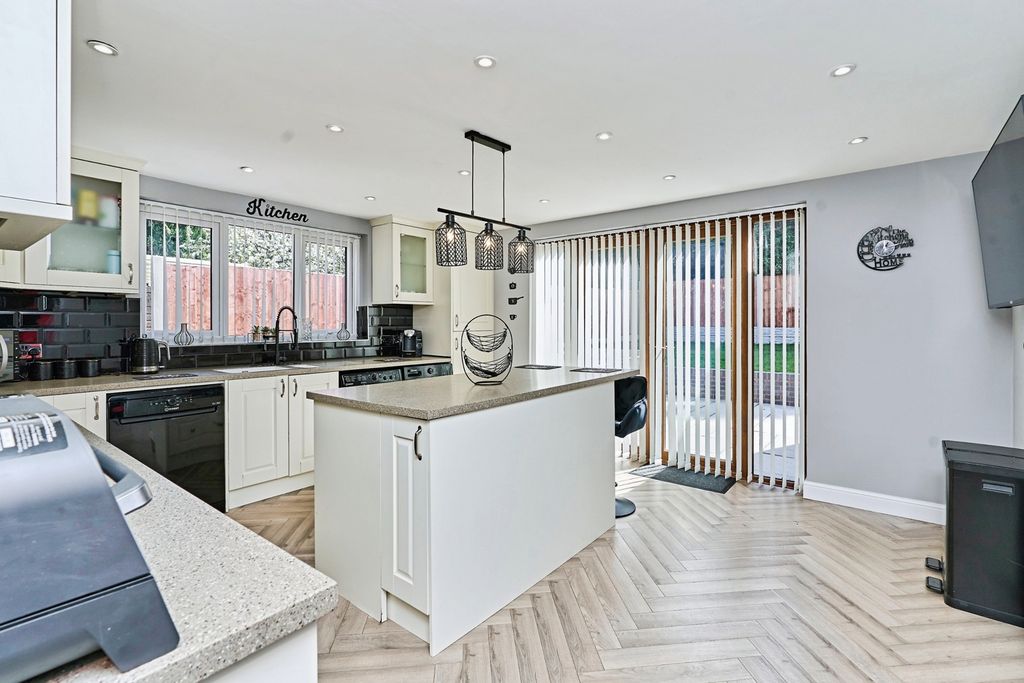 Property photo 2 of 20 Pbox-Img.Jpg