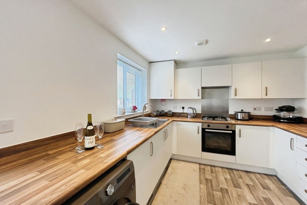 Property photo 3 of 14 Kitchen