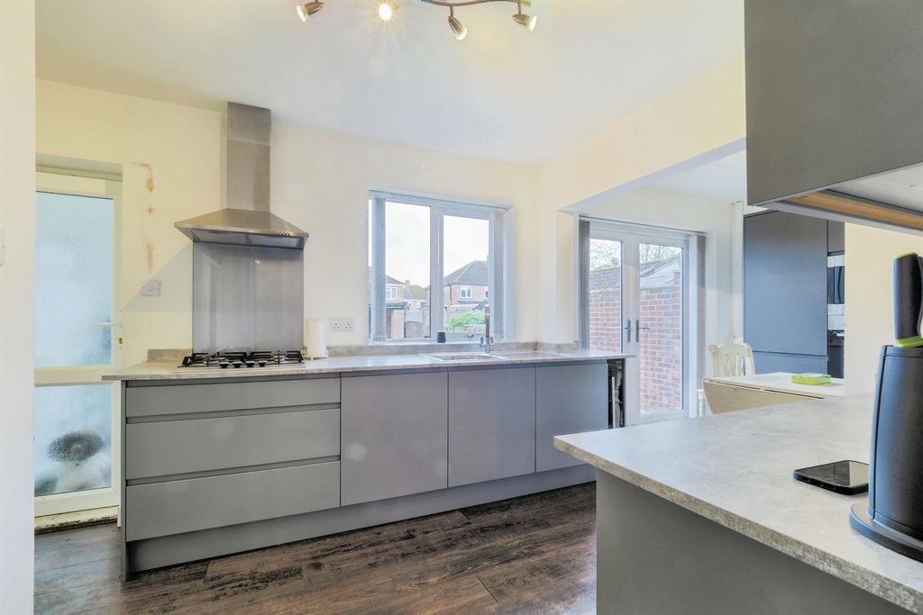 Property photo 2 of 22 Kitchen/Breakfast Room