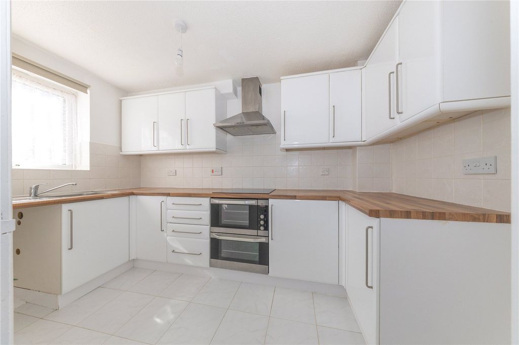 Property photo 2 of 14 Kitchen