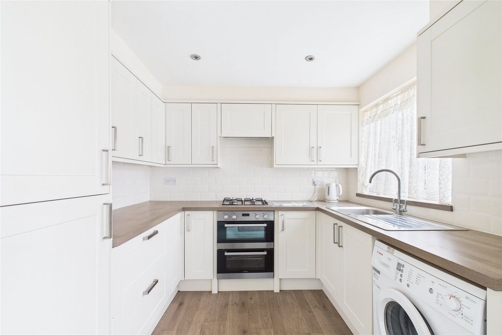 Property photo 2 of 11 Picture No. 13