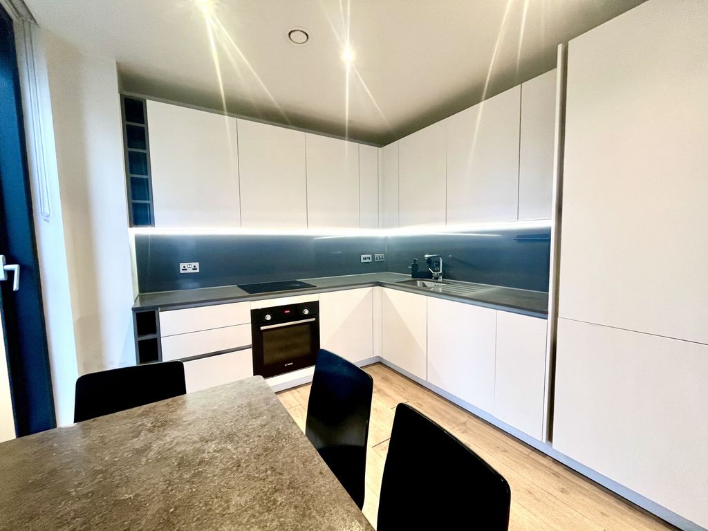 Property photo 3 of 10 Kitchen