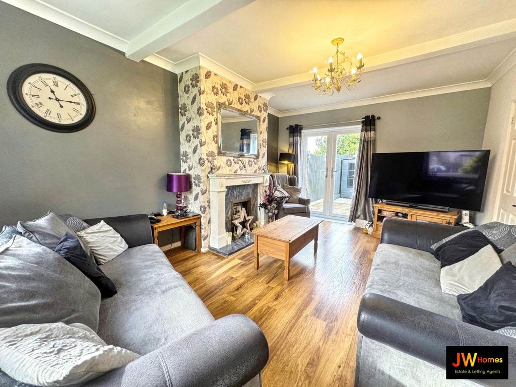 Property photo 2 of 15 Living Room (9)