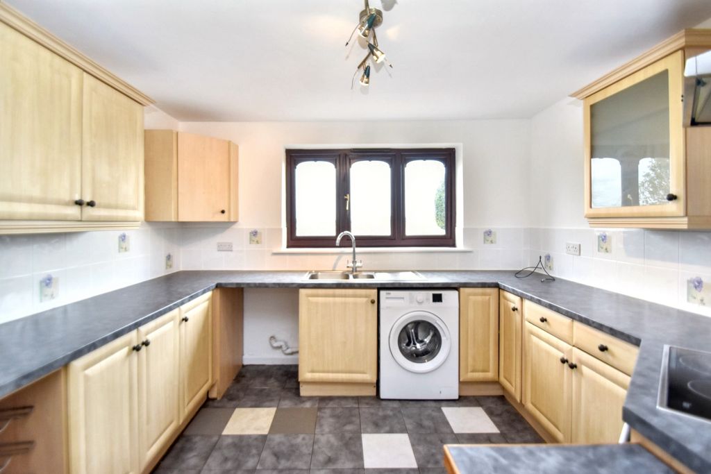 Property photo 3 of 15 Kitchen