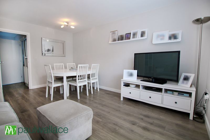 Property photo 3 of 14 Lounge