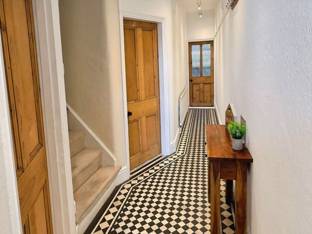 Property photo 3 of 31