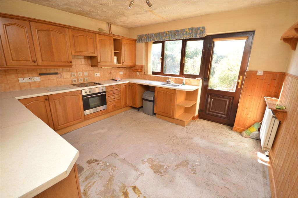 Property photo 3 of 14 Kitchen