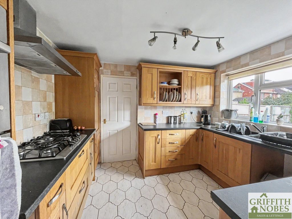 Property photo 2 of 18 Kitchen