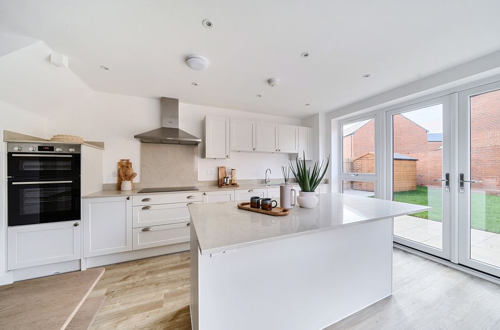 Property photo 2 of 17 1420330-18-69Afff...