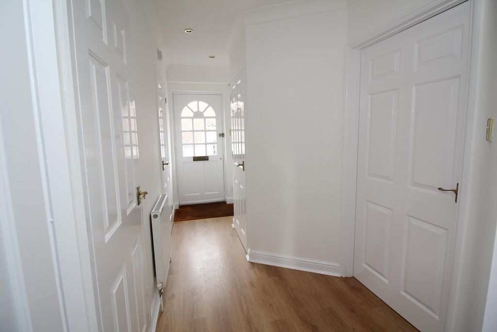 Property photo 2 of 6 Entrance Hallway