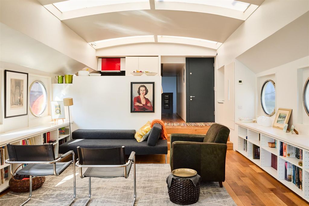 Property photo 2 of 52