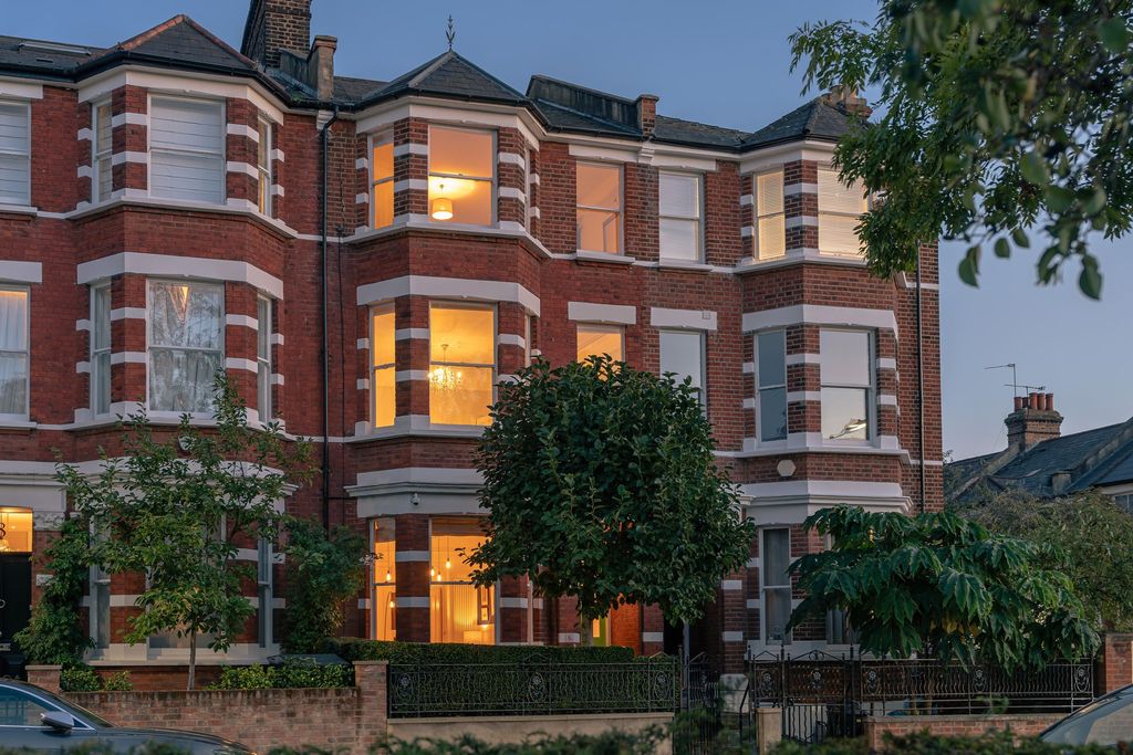 Property photo 1 of 23