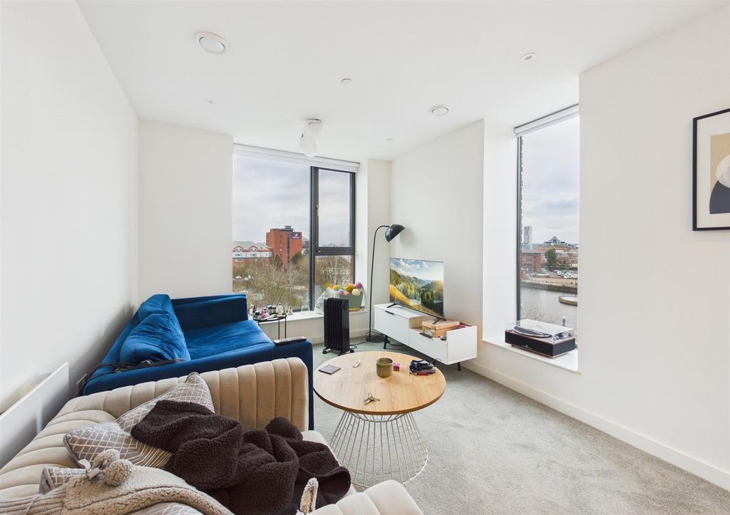 Property photo 2 of 15 Cam01231G0-Pr0131-Still002.Jpg