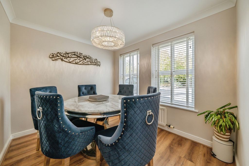 Property photo 3 of 18 Dining Room
