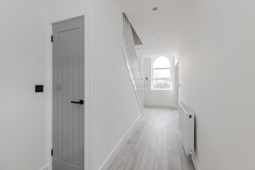 Property photo 2 of 29