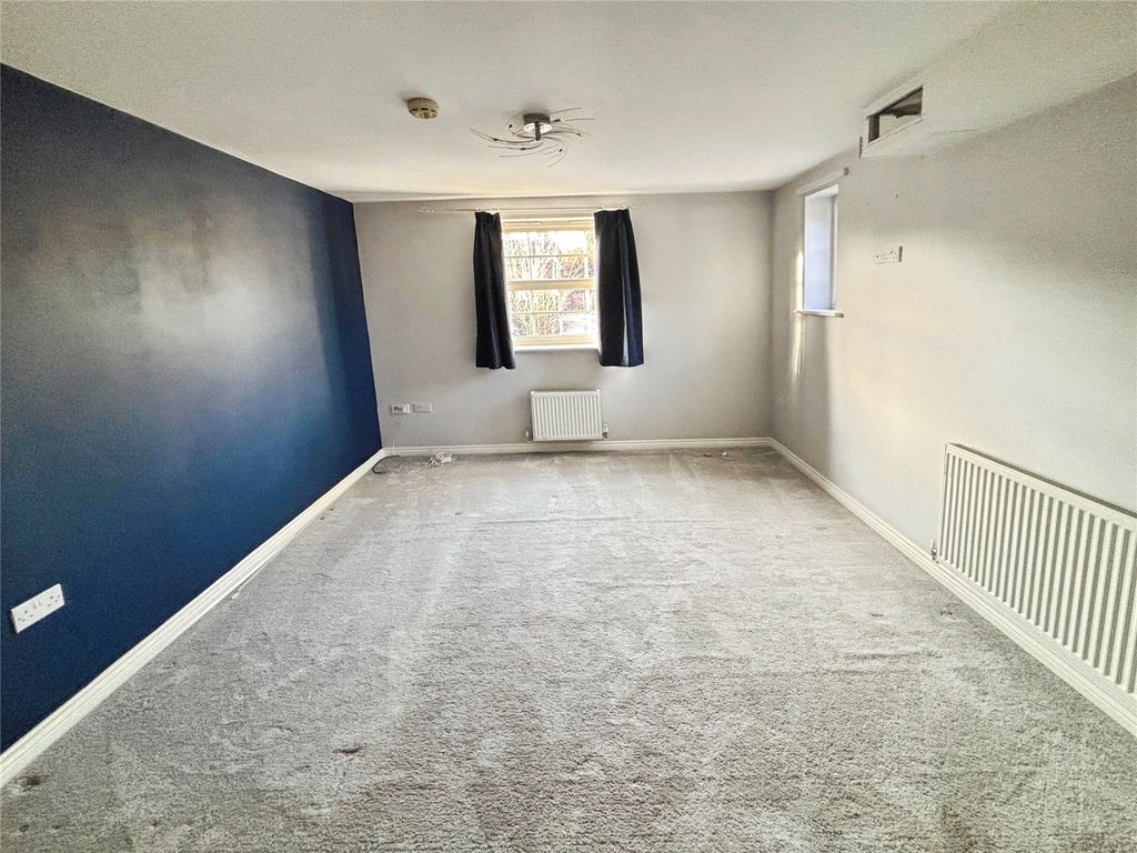 Property photo 2 of 8 Living Area