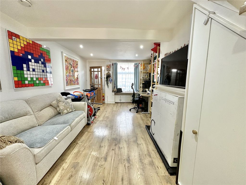 Property photo 3 of 12 Picture No. 05