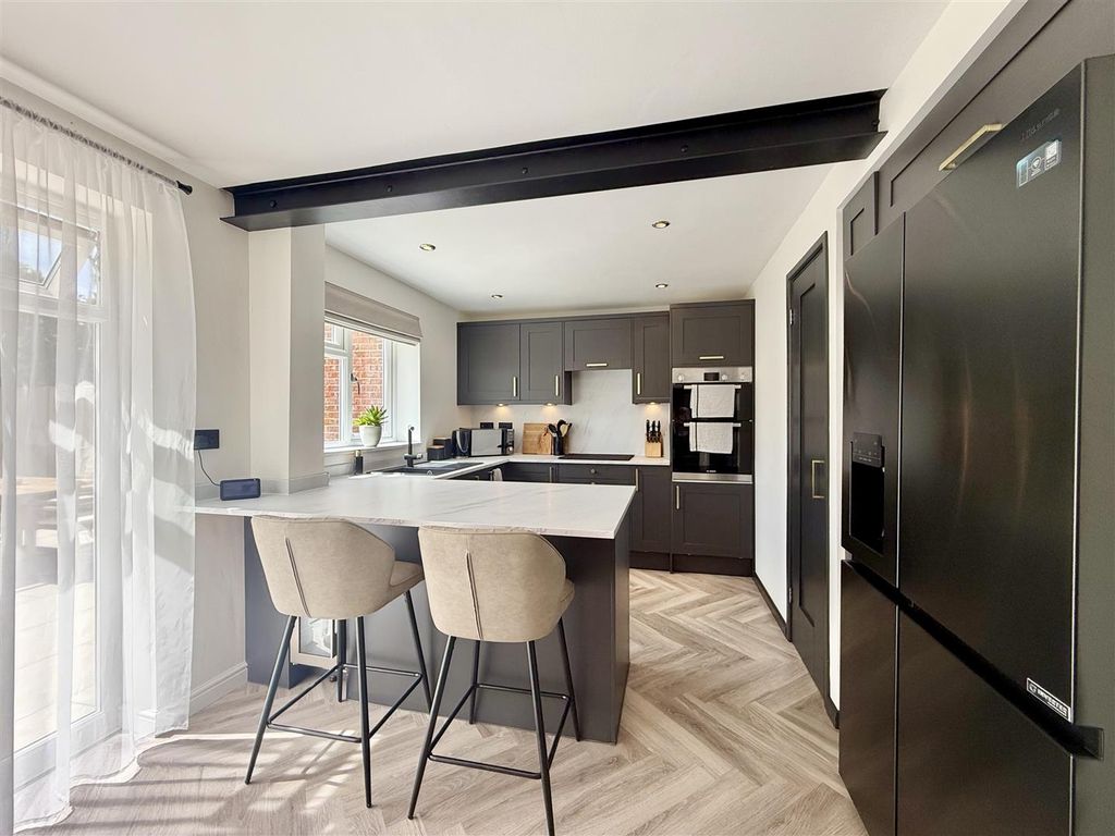 Property photo 3 of 12 Kitchen/Dining Room