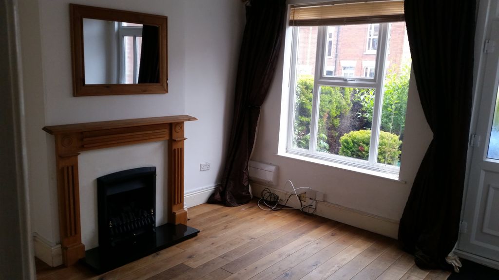 Property photo 2 of 8 Living Room